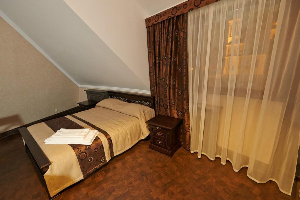 Charivna Taistra Bed & Breakfast Brovary Dış mekan fotoğraf
