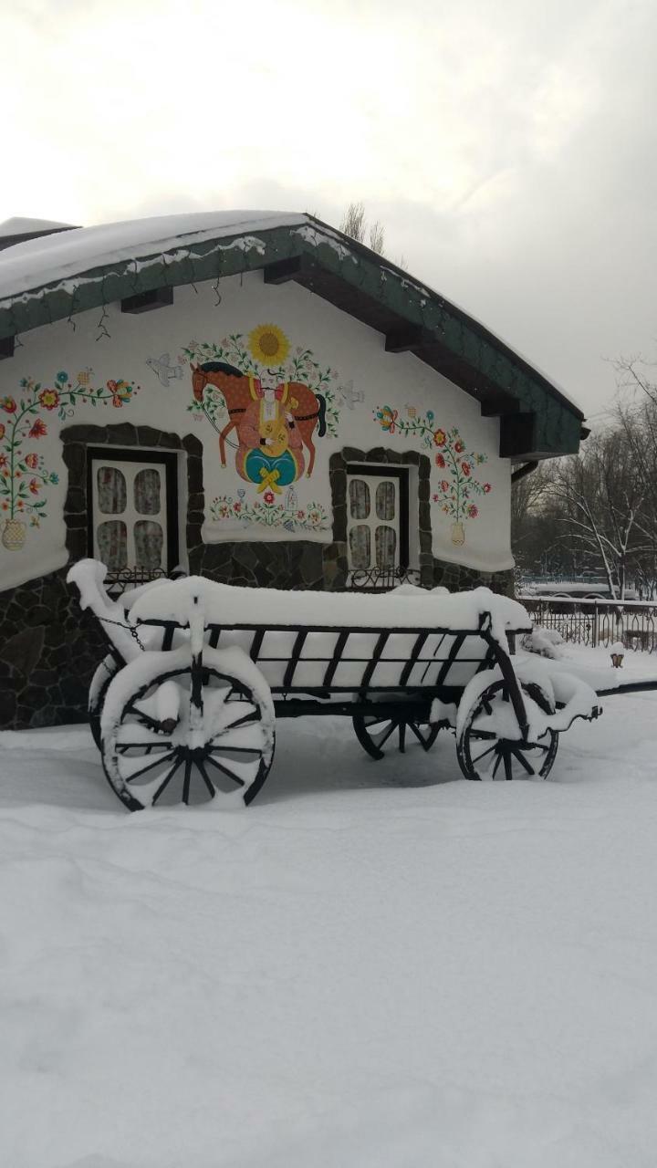 Charivna Taistra Bed & Breakfast Brovary Dış mekan fotoğraf