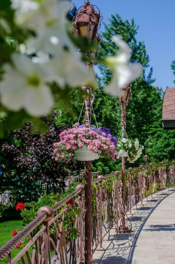 Charivna Taistra Bed & Breakfast Brovary Dış mekan fotoğraf