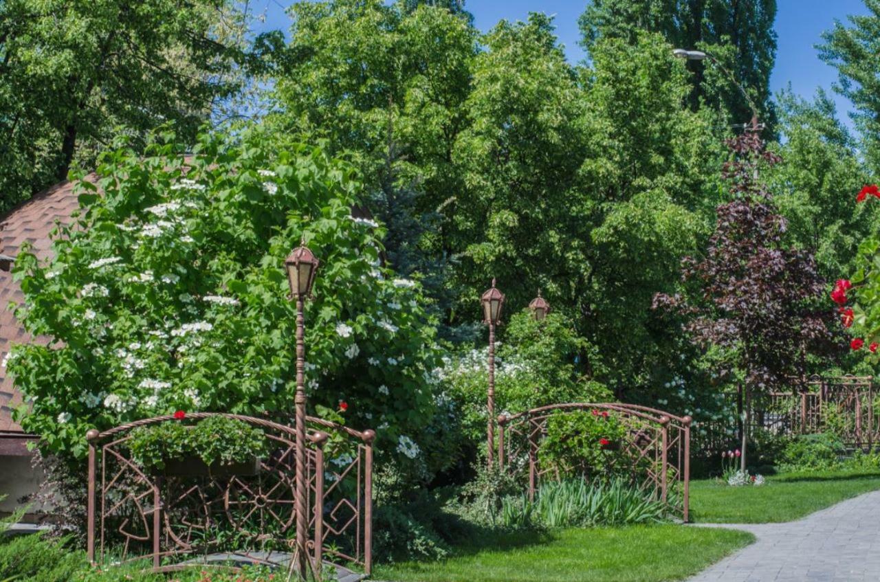 Charivna Taistra Bed & Breakfast Brovary Dış mekan fotoğraf
